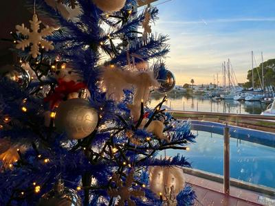 BLAU Apartamento frente a los canales y las puestas de sol de Roses
