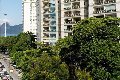 11 FLA, em frente a Praia do Flamengo, novo, confortável, prático