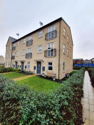 Canal-Side Townhouse Free Parking City Location