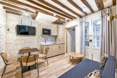 Palais Royal - Victoires 1bdr by B'Your Home