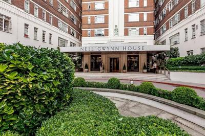 Art deco 1BR apartment in popular Chelsea area