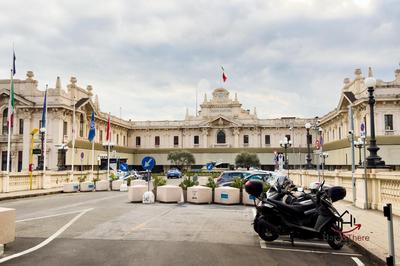 [Genoa Centre] Porto Antico 7min • Trains 4min