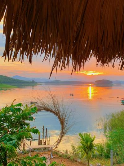 Hường Lake View Homestay