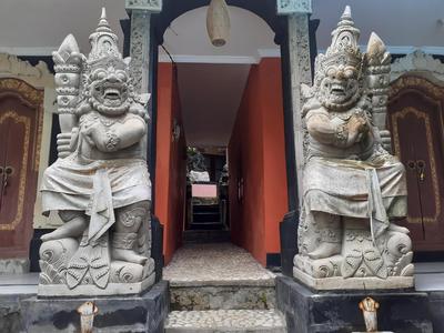 Geria bun bed & paint art gallery