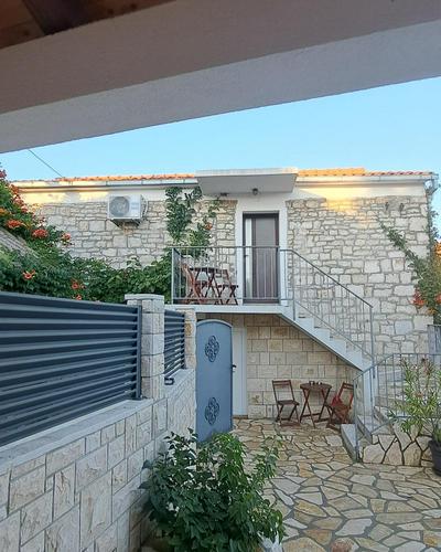 Apartments Tomina