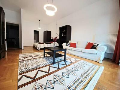 Hero's Square Apartment