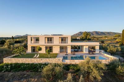 Agrilia Modern Villa with view to Navarino Bay