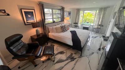 Paradise Gardens-Wilton Manors- Male only