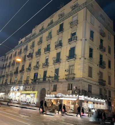 Sunny Suite Napoli Luxury Romantic Rooms - near Central Station & Historic Center