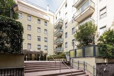 Zara Cozy Apt with Balcony - 250m from M5 Istria