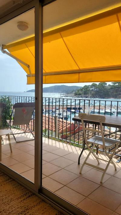 Apartment in front of the sea