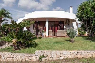 Villa Menhir with pool garden and tennis - Happy Rentals