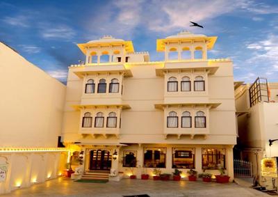 Hotel Boheda Palace - 1KM away from Lake Pichola