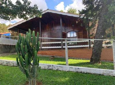 Casa de Campo em condômino Fechado.
