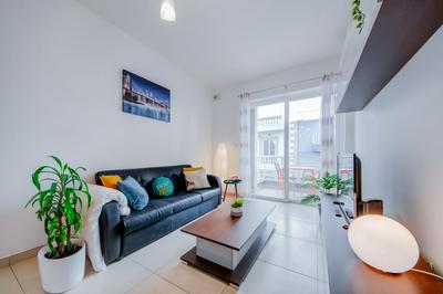 Prime Location, Modern Apartment in St Julian's, Paceville, APT 8 by Vaganza
