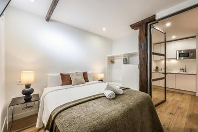 Encantador apartamento Plaza del Callao, Mid Term
