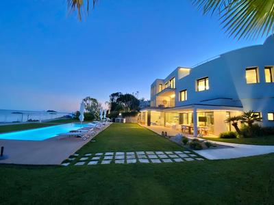 Fenandgi Luxury Hospitality at its finest !