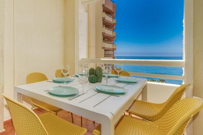 Apartment on the first line of the sea with a view and free parking