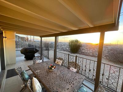 The Hummingbird Sunset Home, West Side