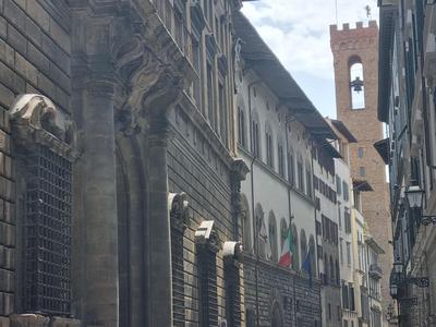 LA SEDE DELL'ARTE Monolocale Studio e Camere in Torre Medievale vicino a Duomo e Piazza Signoria
