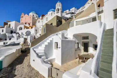 Holiday villa in Oía, Greece