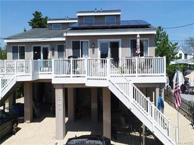 Beautifully Updated Townhouse In Beach Haven