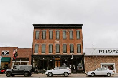 East Main Lofts - Minimalist 302