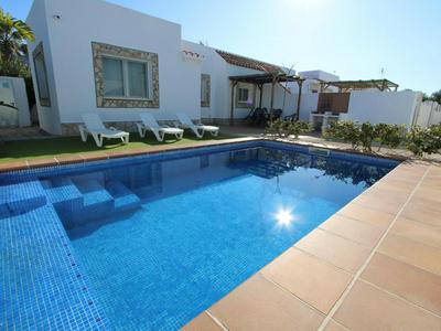 Casa familiar con piscina privada y WiFi, cerca del mar, aire acondicionado, mascotas y playa para perros. - ES-184-1