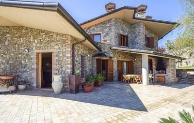 Villa Paradiso by PosarelliVillas