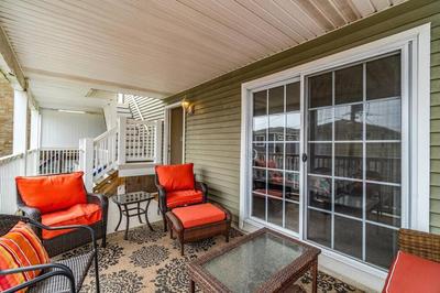 4-bedroom condo with elevator and king bed and parking
