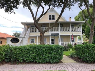 Downtown Dunedin! 2 bedroom 2 bath NO KIDS, NO PETS