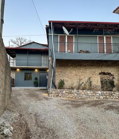 Theoni Luxury Apartment