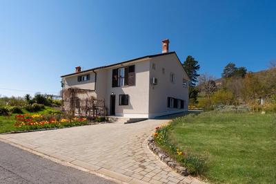 Villa Tulipa by Briskva