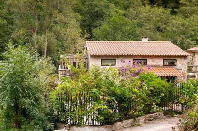 La encantadora casa del río de CALDAS DE REIS.