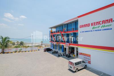 Grand Kencana Guesthouse Syariah near Wisata Bahari Lamongan