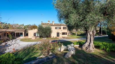 VILLA ISOTTA 8&4, Emma Villas