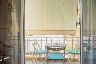 Family Apartment 10' from the Acropolis 100m2