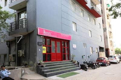 Hotel Noida Grand at Sector 121 " Couple Friendly "
