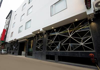 The Elevate Hotel Near Delhi Airport With- Free Airport PICKUP