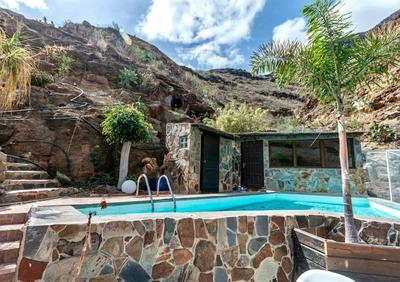 Studio Bed-room in quiet montain - swimming pool, jacuzzi, wifi, tv outdoor chill out - La Lézardière