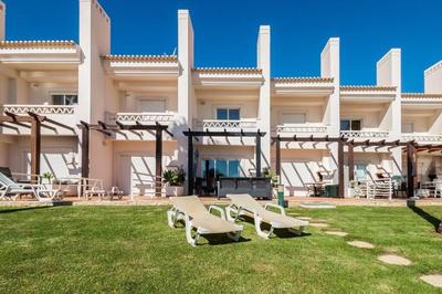 Fantastic Townhouse with Pool and Sea Views
