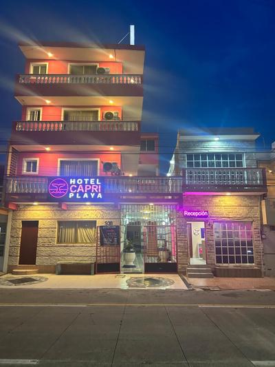 Hotel Capri Playa a una calle de la Playa Regatas