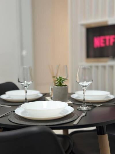 Ellis Oasis Apartment