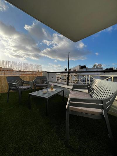 Sunny Apartment for Couples & Friends in Centre