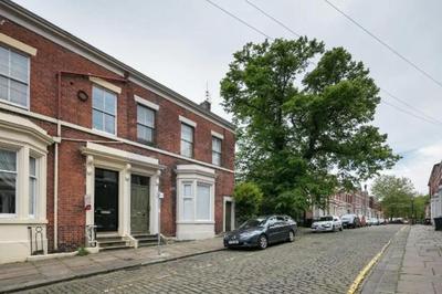 Stylish Double Room in City Centre - Shared Bathroom - Parking