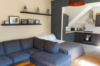 Large Studio Room in City Centre (Shared Bathroom)