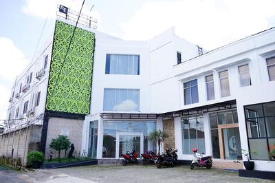 Urbanview Hotel Syariah Ratu Elok Banjarbaru by RedDoorz