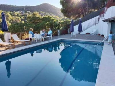 Villa Alella, 5 bedrooms & pool