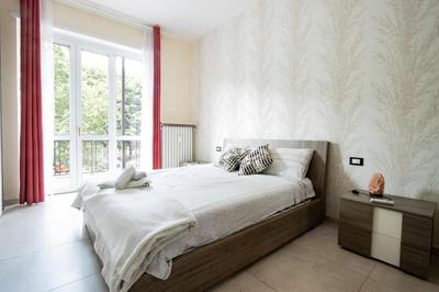 [Reni House]-Bright apartment+free park