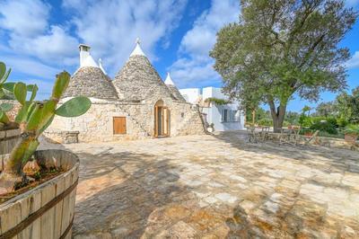 Villa Del Capitolo Con Trullo By Raro Villas